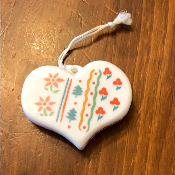 đź‘™Hallmark 1985 Holiday Heart Christmas Ornament - Picture 3 of 7